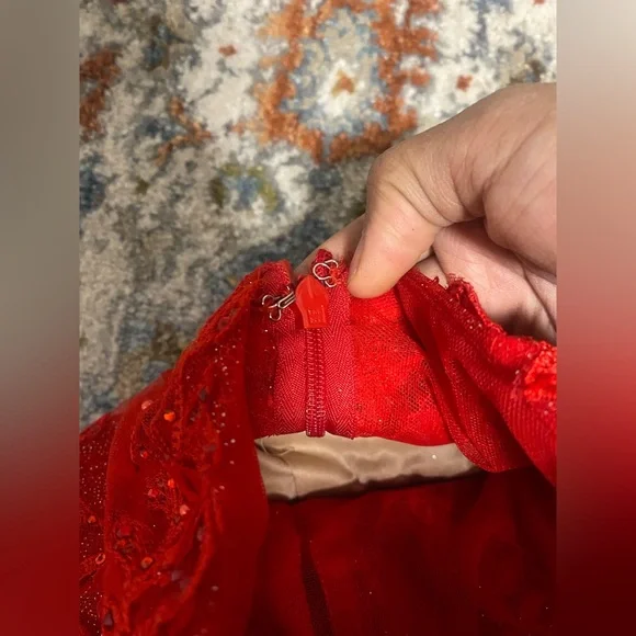 Ellie Wilde graduation dress - Picture 4 of 5